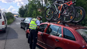 Řídil i bez řidičáku, teď mu hrozí dva roky