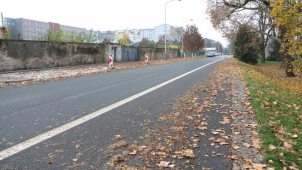 Oprava ulice U Stadionu skončila, řidiče potěší parkování
