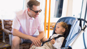 Doprovod dítěte do tří let bude mít MHD zdarma