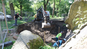 Stavba vodopádu v Bezručových sadech začala