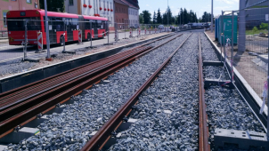 Nová tramvajová trať: V Rooseveltově ulici už jsou koleje