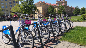 Sdílená kola na 30 minut zdarma, koloběžky bez nástupní taxy
