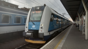 Místo RegioPanterů stále jen motoráky. Kdy rychlotrať dokončí?