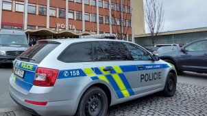 Bez řidičáku ujížděl, pak ohrozil policisty
