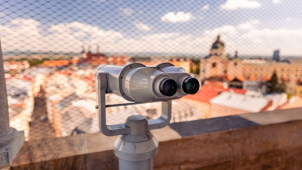 Proč ubývá evidovaných obyvatel, když se stále staví a přibývá cizinců?