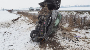 Místo sebevraždy vražda. Vážně zraněnou ženu našli na ulici, zemřela v nemocnici
