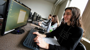 Dívka z Prostějova kupovala Playstation na internetu. Nemá ho