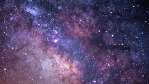 Pětadvacetiletý mladík čekal na kamaráda z jiné galaxie