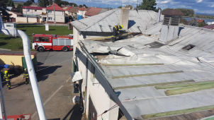 Silný vítr v kraji během včerejška trhal střechy