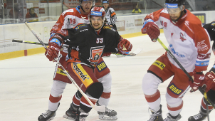 Mora se dál trápí, padla doma s Hradcem