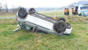 Řidiče během cesty mezi Žulovou a Vápennou zradila únava