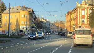 Wolkerova je od včerejška průjezdná, oprava přejezdu skončila