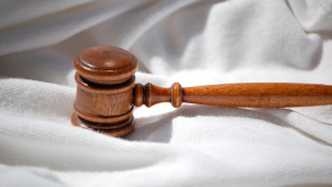 Přepadával starší ženy. Dostal pět let