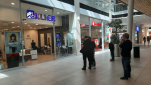 Šantovka znovu otevřela své obchody, na účes se stojí fronta