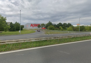 Stavba křižovatky u Aska omezila dopravu na Pražské