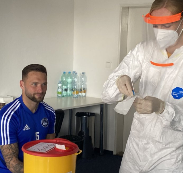 Z téměř 1500 testů jsou dva pozitivní