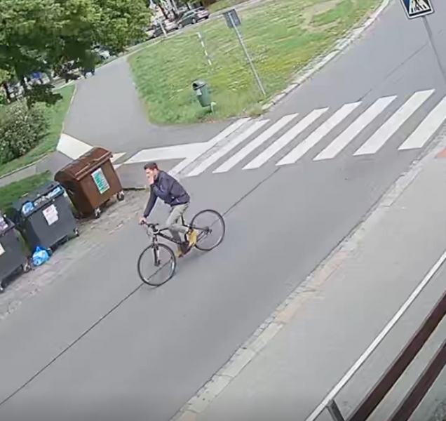 Poznáte muže ze záznamu? Pátrá po něm policie