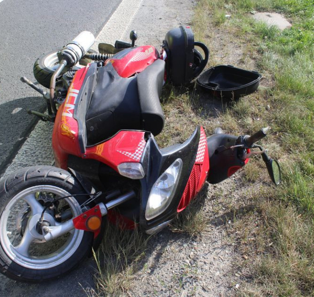Autobus na Chválkovické srazil motorkáře