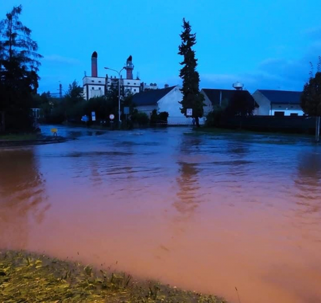 Noční zásah hasičů: Olešnice vyplavila Brodek u Přerova