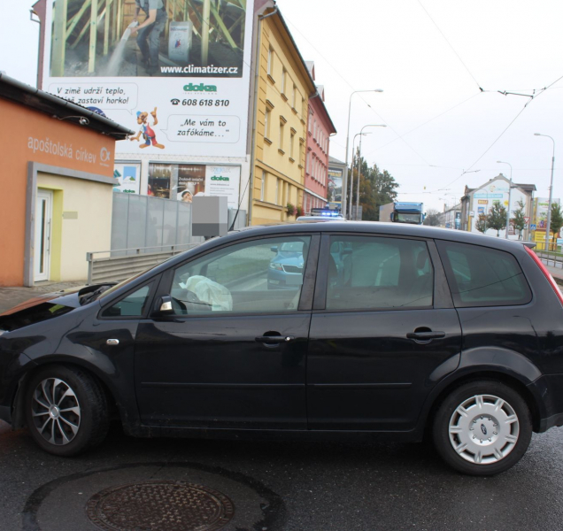 Opilá řidička v Olomouci narazila do billboardu