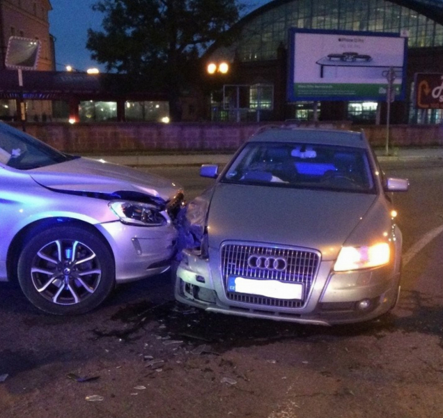 Strážníci po nehodě museli usměrňovat provoz