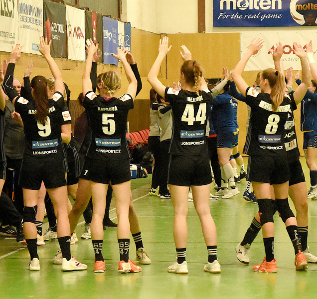 Házenkářky DHK Zora remizovaly s lídrem