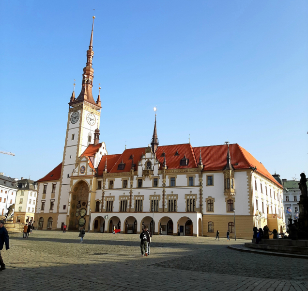 Olomoucká radnice se zbarví do oranžova