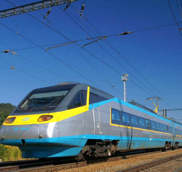 Muž v pendolinu vyhrožoval sebevraždou, bodl se do hrudníku