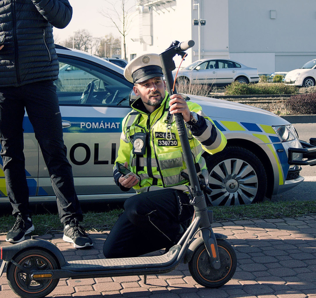 Policisté kontrolovali koloběžky