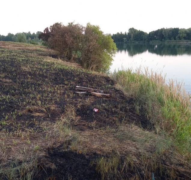 Hořelo na ostrově jezera Chomoutov