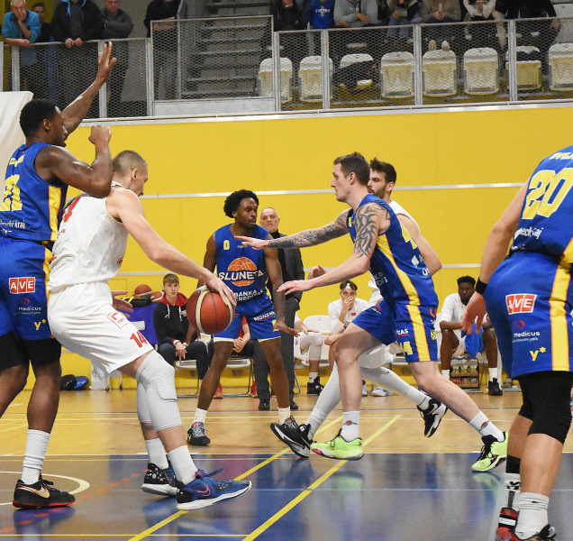 Basketbalistům BK REDSTONE to v Děčíně nevyšlo