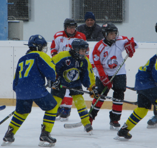 Mladší žáci Olomouce si zahráli "Winter Classics" pod širým nebem v Rýmařově