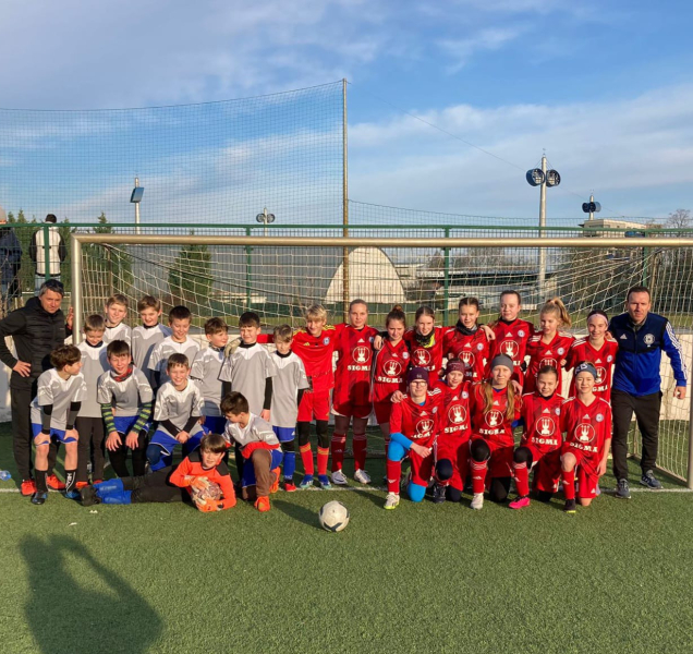 Děvčata SK Sigma hrála venku i v hale