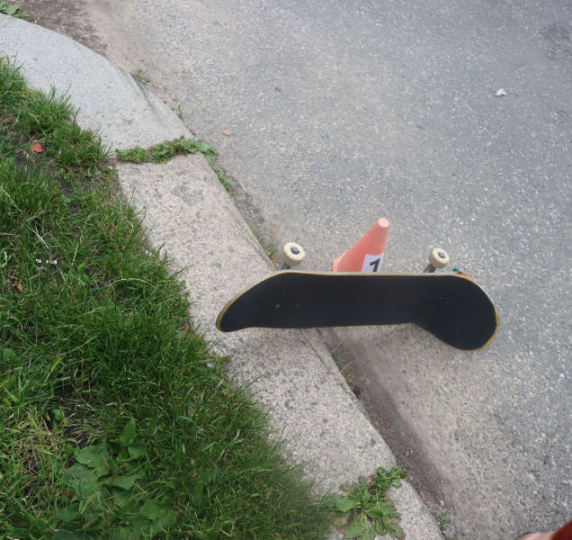 Skateboardista popil a pak způsobil bouračku