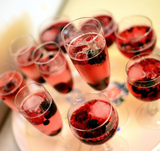 Babička s matkou se opily na nádraží, přihlížel nezletilý syn