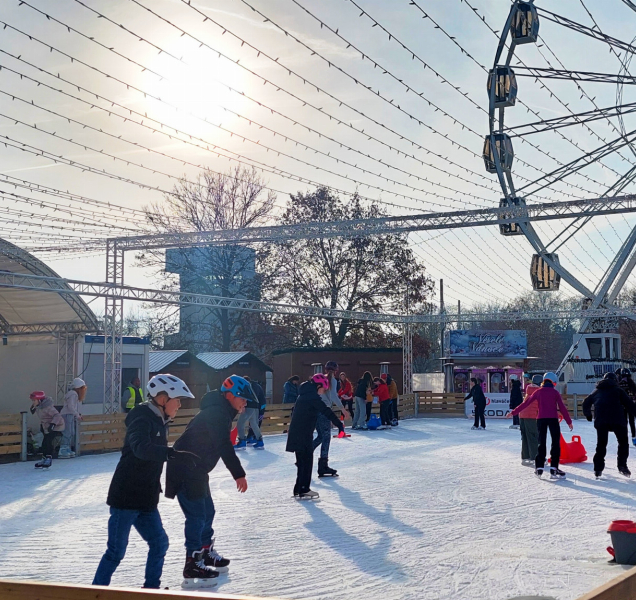 Vánoční trhy byly úspěšné, lákala rozhledna i kluziště