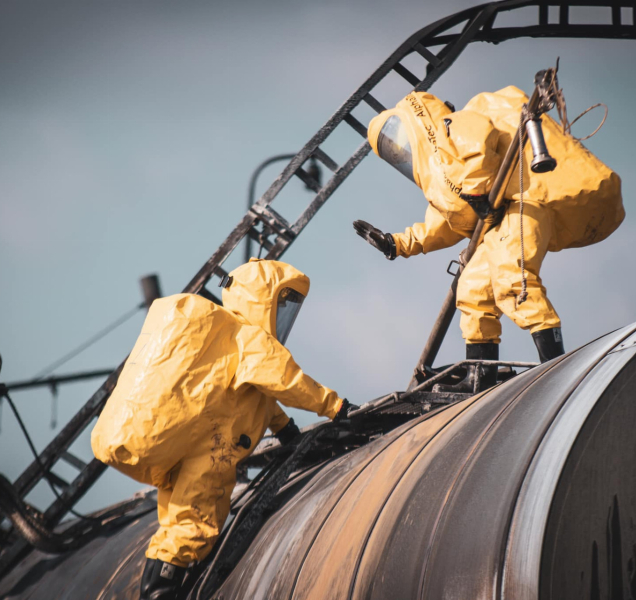 Hasiči byli v plném nasazení i v neděli