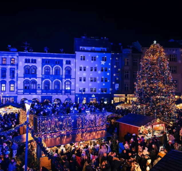 Trhy jsou zahájeny a vánoční strom září