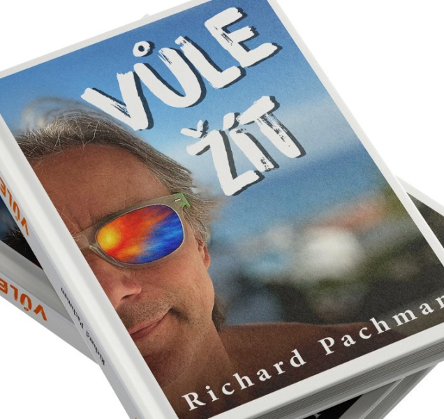 Richard Pachman představuje publiku novou knihu