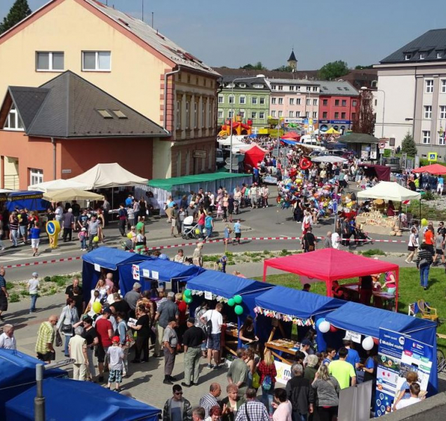 Léto u zámku nabídne hity legendárních kapel a úspěšné filmy