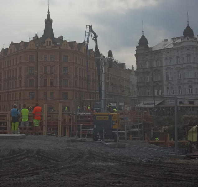 Čekali na počasí, pak přišla průtrž. Most u Bristolu vydrží