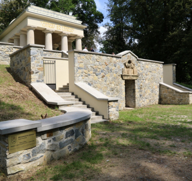 Po desetiletích hotovo! Jihoslovanské mauzoleum jen svítí