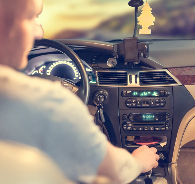 Policisté o víkendu řešili nepovedenou loupež i opilého řidiče