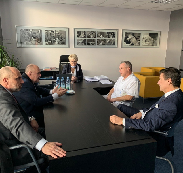 Hejtman Okleštěk se v nemocnici zajímal o koronavirus