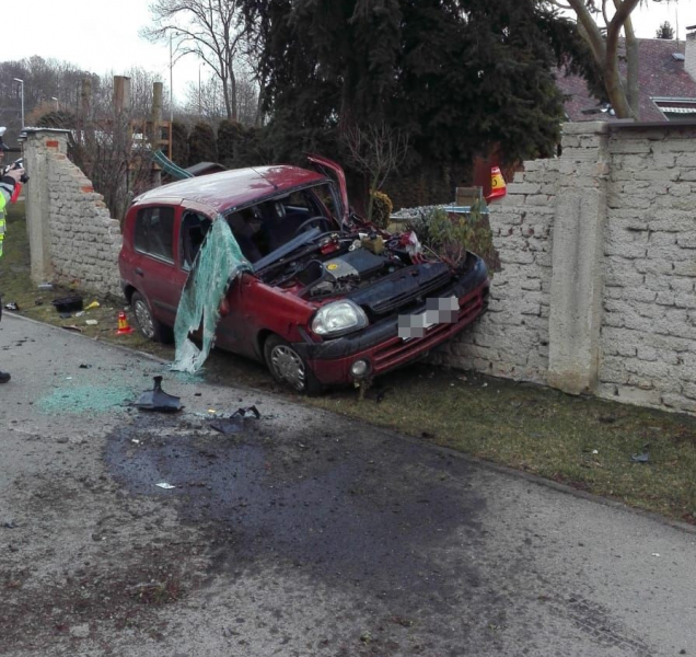 U Velké Bystřice se včera srazil rychlík s osobním autem