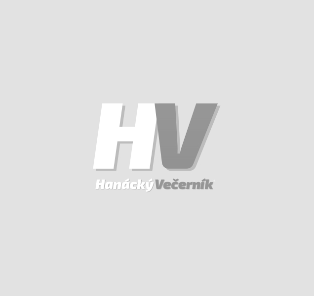 Hrůza v Bystřici: Vlak táhl auto ještě 150 metrů!