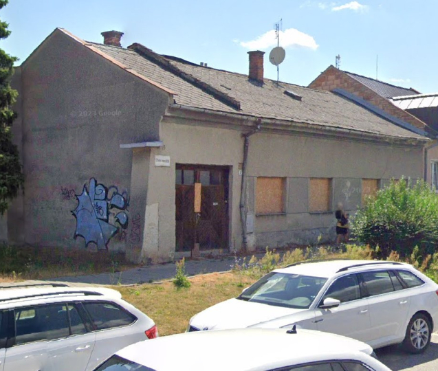 Kriminalisté vyšetřují smrt muže v opuštěném domě na Nových Sadech
