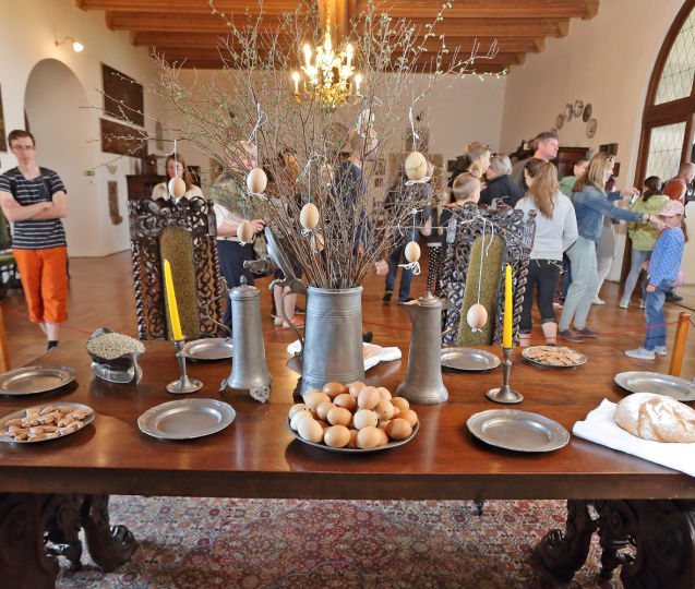 Hrady a zámky lákají na tradice, jarmarky i zážitky