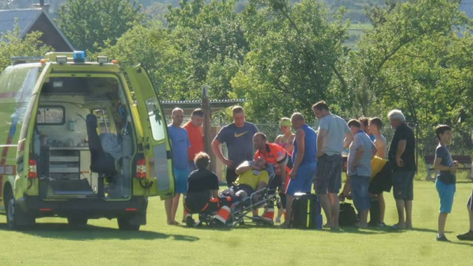 Na fotbale v Drahanovicích napadli hráči rozhodčího, prý byl škrcen