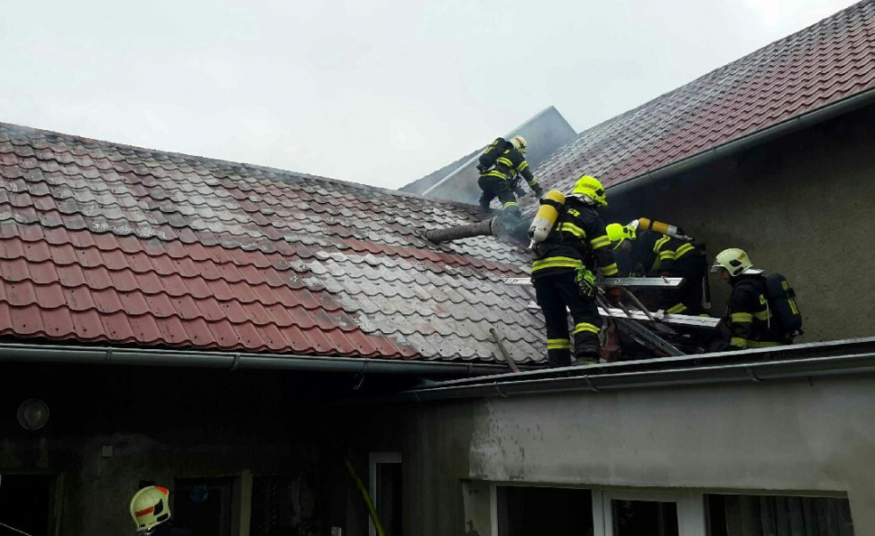 V Myslechovicích hořelo. Zasahovala policie i hasiči